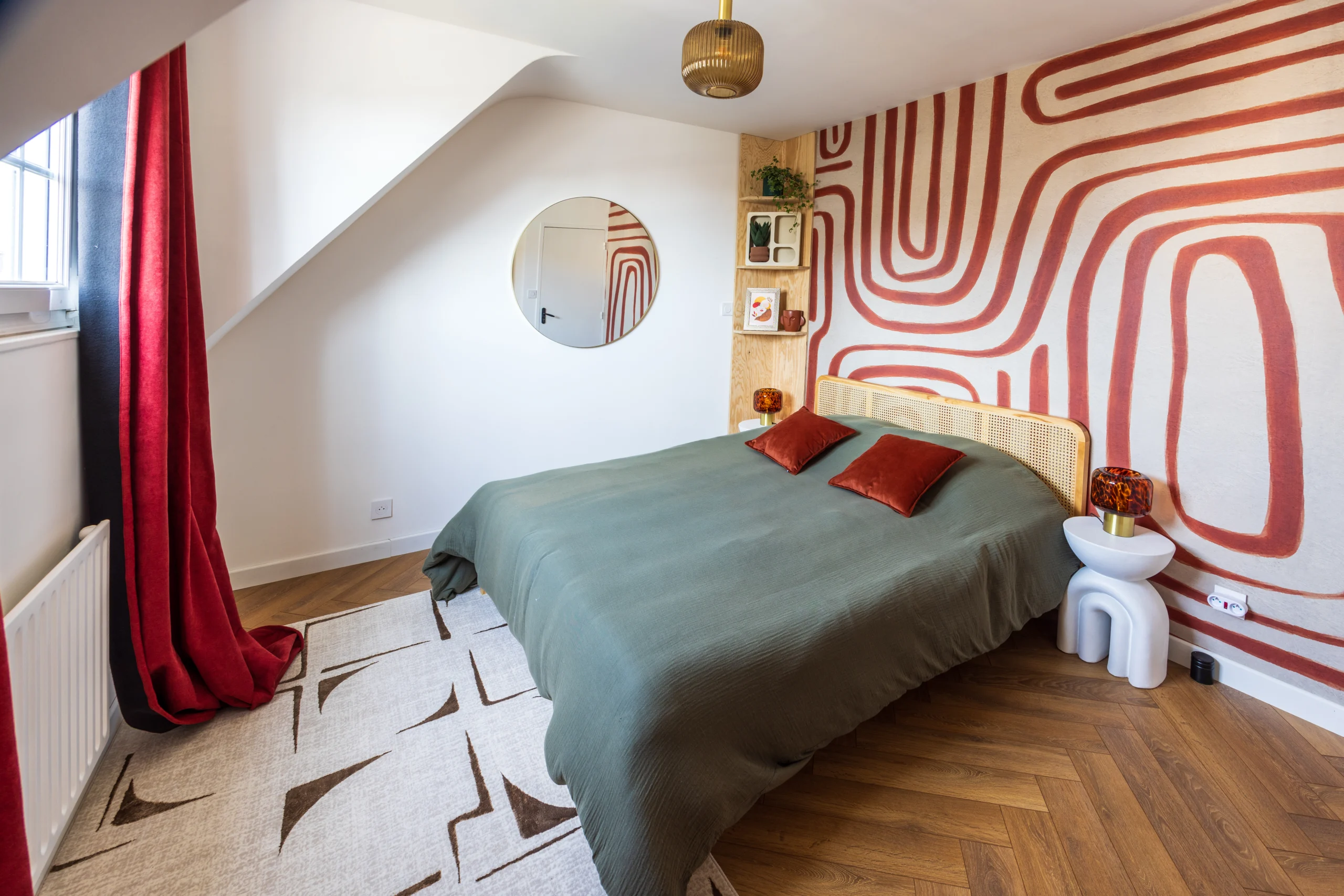 Chambre cosy avec décoration vintage dans le gîte sur la Côte d'Opale